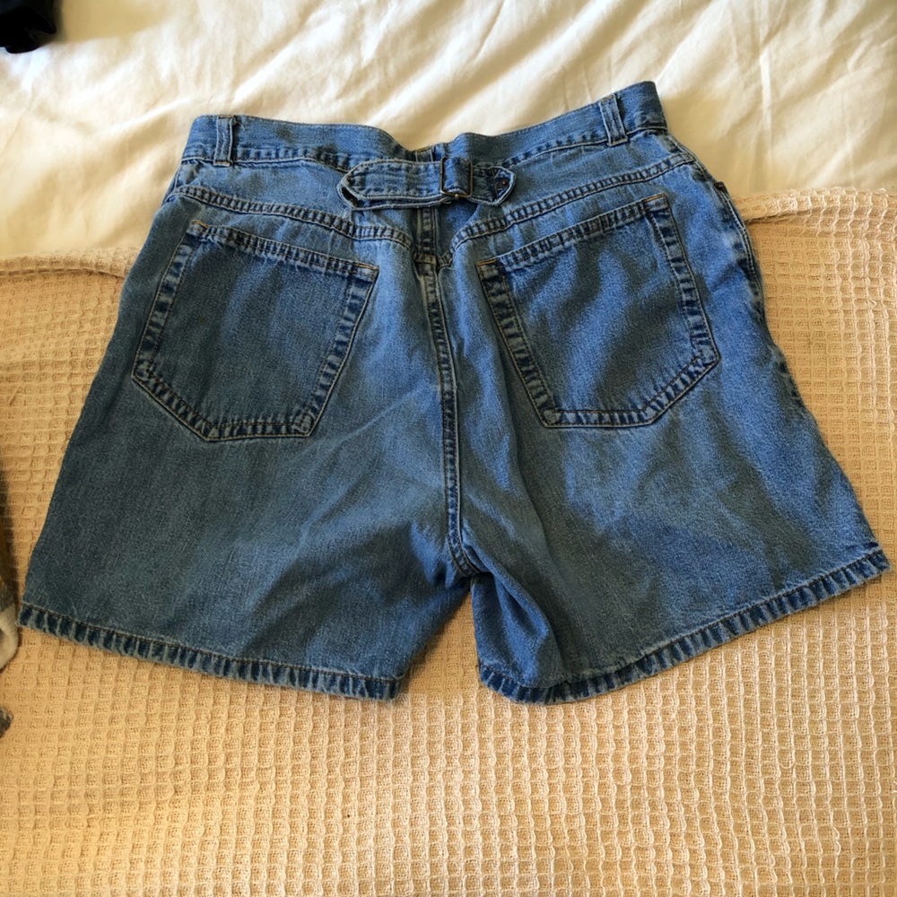 Vintage mom shorts with buckle